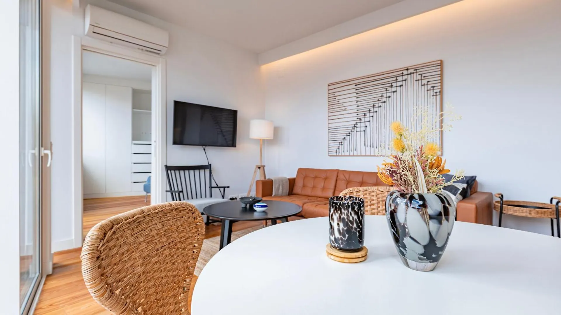 Classy 2Bdr House With Balcony By Lovelystay Лиссабон