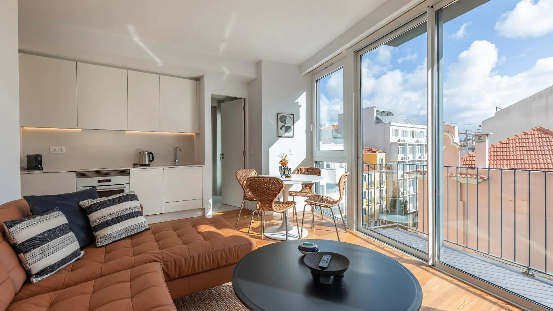 Апартаменты Classy 2Bdr House With Balcony By Lovelystay Лиссабон Португалия