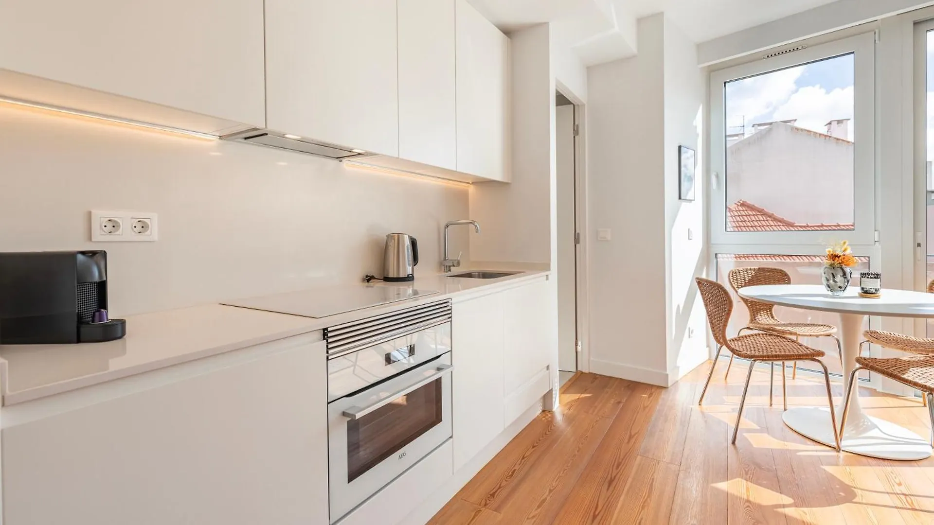 Classy 2Bdr House With Balcony By Lovelystay Lisbon Apartment