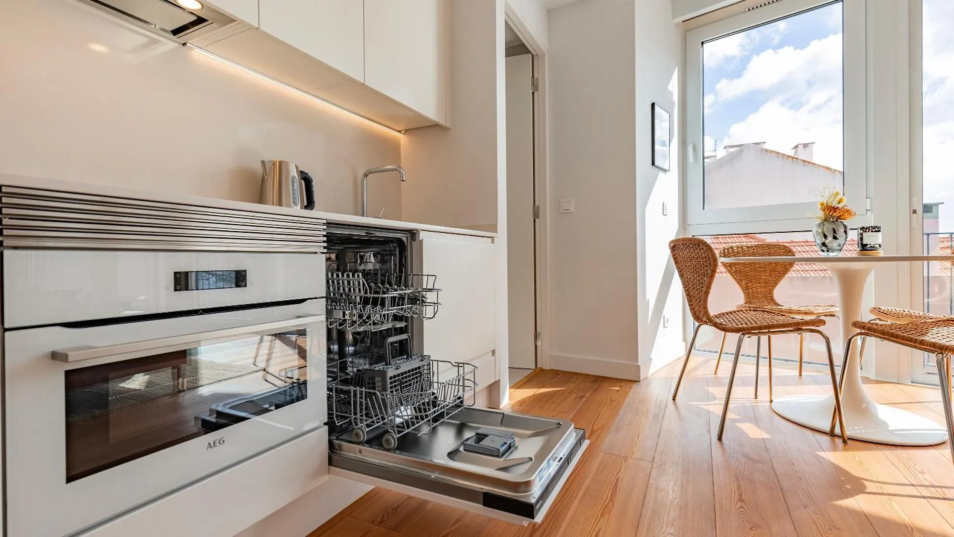 Classy 2Bdr House With Balcony By Lovelystay Lisbon Portugal